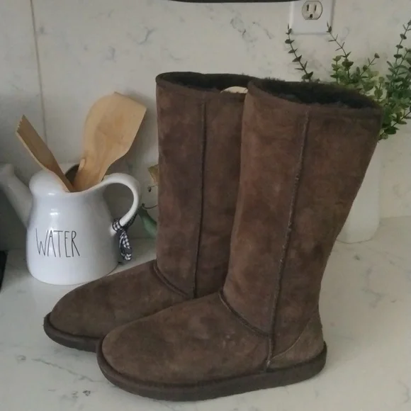 UGG CLASSIC TALL BOOTS WOMEN'S - Picture 4 of 9